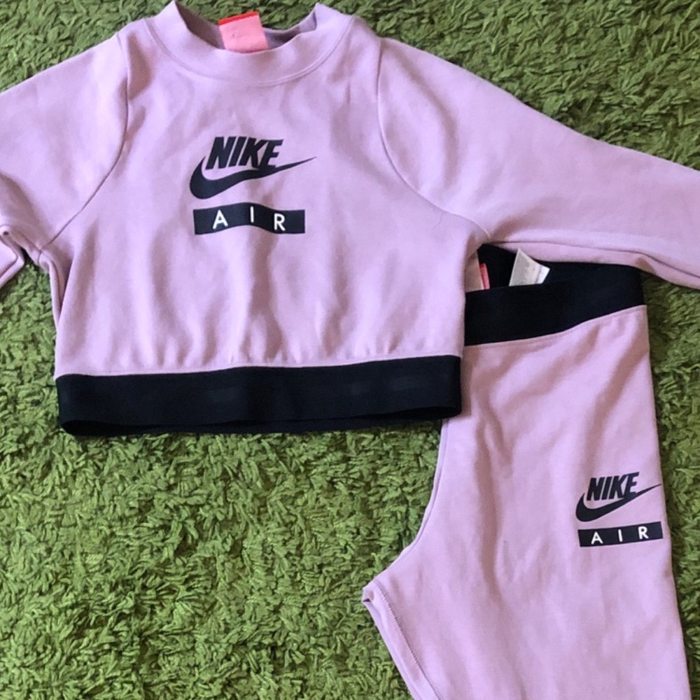 NIKE NWOT SET SIZE SMALL VERY STRETCHY !